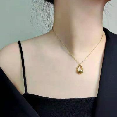 China Romantic Cuban Chain Splicing Choker 14K Gold Plated Stainless Steel Heart Shape Pendant Necklace For Women for sale