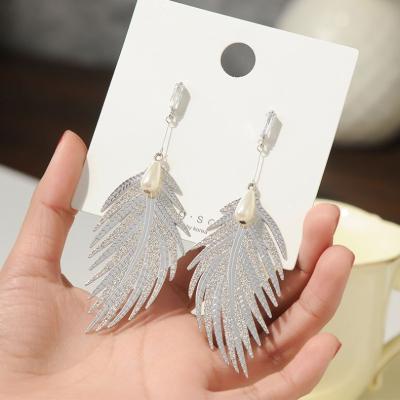 China New Arrival Fashion Jewelry S925 Crystal Rhinestone Earrings Female Diamond Romantic Silver Geometric Stud Earrings for sale