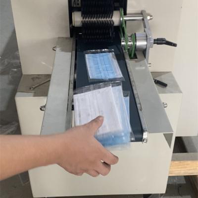 China Full Automatic Surgical Four Sides Three Side Seal Medical Servo Pillow Disposable Face Mask Surgical Flat Packing Packing Machine for sale