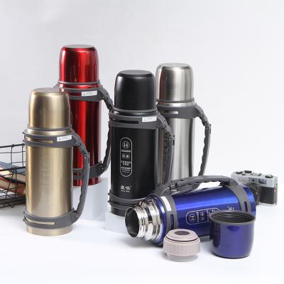 China PORTABLE Portable Large Capacity Outdoor Thermos Stainless Steel Vacuum Thermos Bottle High End Mountaineering Sports Bottle for sale