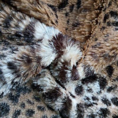 China Anti-static Leopard Print PV Plush Shrink Resistant 100 Polyester Fabric For Warm Garment for sale