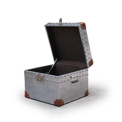 China Stored Portable Antique Leaf Material Reproduction Trunk On Sale for sale