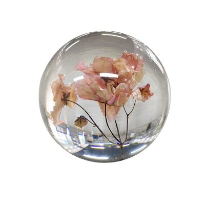 China Europe Clear Clear Acrylic Crystal Crystal Ball Ornament With Real Dried Flower for sale