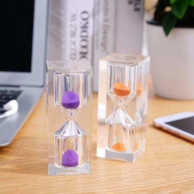 China Low MOQ Contemporary Custom Resin Colors and Sizes Open Hourglass Timer Time Trainer Acrylic Hourglass 1/3/5 Minute Tea Timer for sale