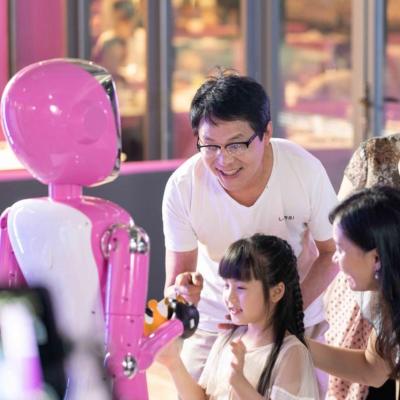 China High efficiency factory direct sale mobile robot durable autonomous human worker shaped greeting robot for sale