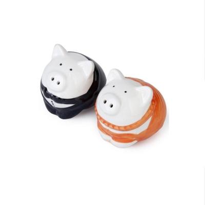 China Cute Ceramic Couple Salt Grinder Kitchen Spice Pigs Salt Pepper Shaker Set Wedding Party Gifts for sale