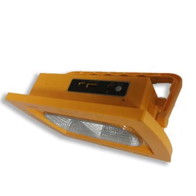 China Residential Portable Multifunctional Flood Light Solar Strong Light Torch for sale