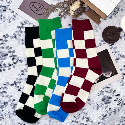 China QUICK DRY Checkerboard Plaid Tartan Pattern Grid Pattern Socks Multi Color Cheap Price Socks for sale