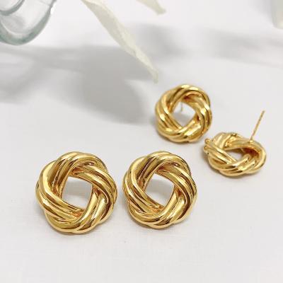 China Beautiful CLASSIC Solid Design 18K Yellow Gold Stud Earrings Jewelry Women Cute Cute Twisted Earrings For Party Gift Daily Wear for sale