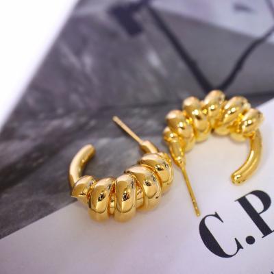 China 2022 CLASSIC 18k Yellow Gold Crescent Stud Earrings Hot Minimalist Semi Circle Earrings Jewelry Women Solid Earrings For Party Daily Wear for sale