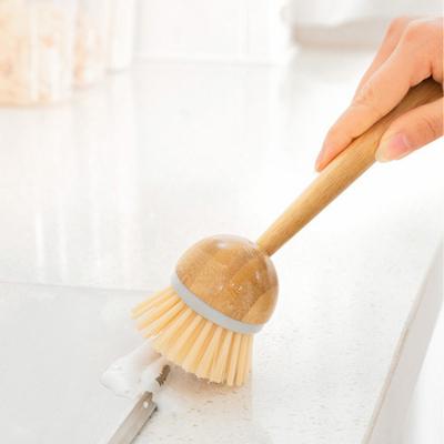 China Sustainable Household Natural Bamboo Pan Dish Wash Kitchen Cleaning Brush With Long Handle for sale