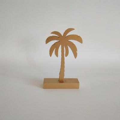 China Europe Wholesale Wooden Craft Coconut Palm Desktop Table Gold Decoration for sale