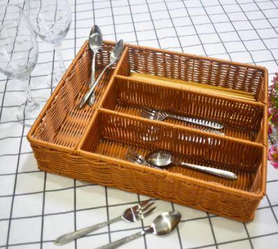 China Europe Hot Selling Willow Wicker Storage Basket Food Handmade Woven Basket With Handle for sale