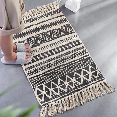 China Washable Black White Bath Mat, Woven Cotton Material With Tassel Of Boho Bathroom Blanket for sale