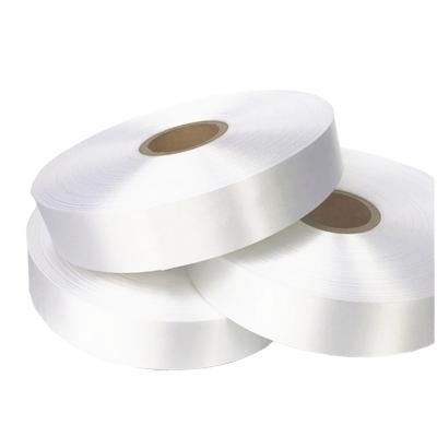 China Factory Wholesale 100% Polyester High Tenacity White Color Satin Ribbon Band Roll for sale