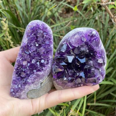 China DONGHAI Wholesale Price Healing Crystals Amethyst Group Natural Crystal Stand Amethyst Free Form Quartz for sale