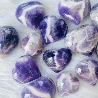 China DONGHAI Wholesale Natural Hand Carved Crystal Dream Amethyst Heart For Healing Decoration for sale