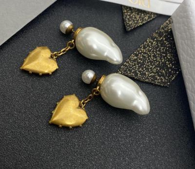 China New type 2021 European and American style South Korea fashion personality pearl earrings personality snail dangle earrings wholesale brass earrings for sale