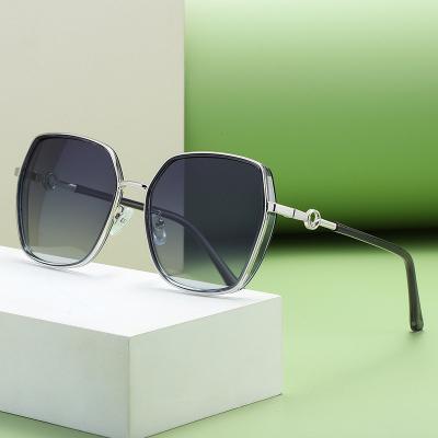 China New Fashion Style Sunglasses PNTH Customized High Definition Polarized Sunglasses 2022 Big Fashion Metal Frame Sunglasses for sale