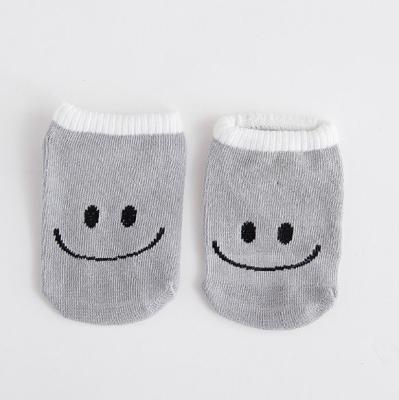 China Los calcetines del bebé de la cara de la sonrisa/el bebé recién nacidos del bulto pega bacteriano anti del color gris en venta