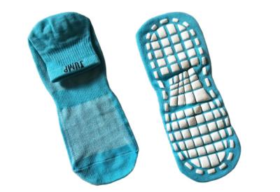 Chine La nouvelle poignée de trempoline d'aventure de vol de la mode 2019 cogne des chaussettes de parc de trempoline de temps d'amusement pour le terrain de jeu d'intérieur à vendre