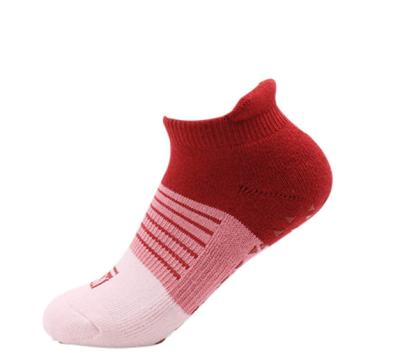 Chine Anti chaussettes confortables de tricotage de poignée de yoga de glissement, non taille adaptée aux besoins du client par chaussettes de Pilates de glissement à vendre