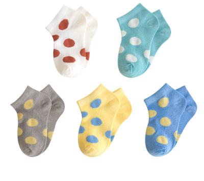 Chine Le bébé mignon nouveau-né badine la nouveauté molle colorée de chaussettes de pied de garçons et de filles de chaussettes de coton à vendre