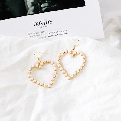 China Eco-Friendly Wholesale Geometric Simple Ear Studs Pearl Heart Love Heart Retro Female Gift for sale