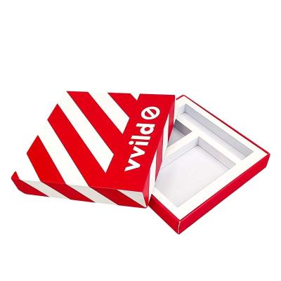 China Handmade Custom Luxury Paper Gift Wrapping Chocolate Red And White Striped Gift Box for sale