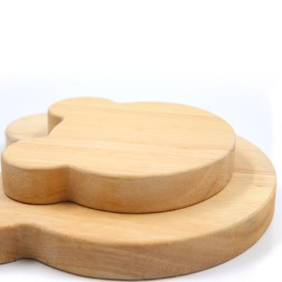 China Wholesale Natural Bamboo Chopper Children Pan Heart Shaped Baking Tools Pizza China Bread Board Bamboo Chopper for sale