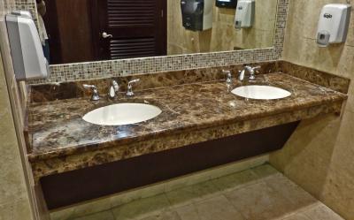 Κίνα Σκοτεινές λεκιασμένες Emperador μαρμάρινες Countertops πέτρινες κορυφές ματαιοδοξίας για την εγχώρια διακόσμηση προς πώληση