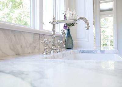 Κίνα Ζάλη γραπτών Countertops κουζινών Calacatta μαρμάρινων με τα πίσω γραφεία προς πώληση