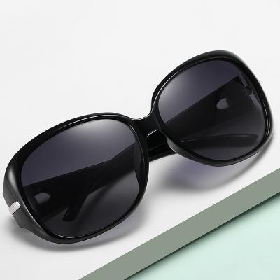 China New Fashion Sunglasses Women Fashion Big PC Frame Women's Diamond Inlaid Polarized Wholesale Hot Sale Designer Sunglasses for sale