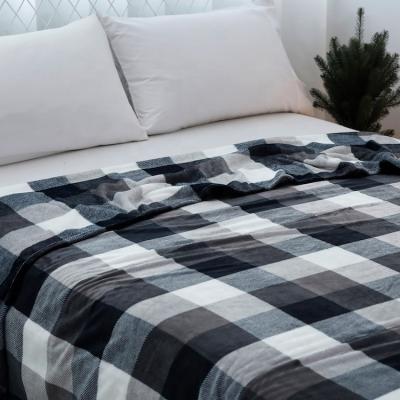 China Best Skin Friendly Pillow and Travel Plaid Ice Hockey Fleece Blaket Blanket Colaty, Toddler Picknick Blanket for sale