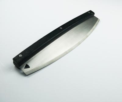 China Large Stainless Steel Dustproof Pizza Cutter Rubber Wooden Handle Pizza Cleaver for sale