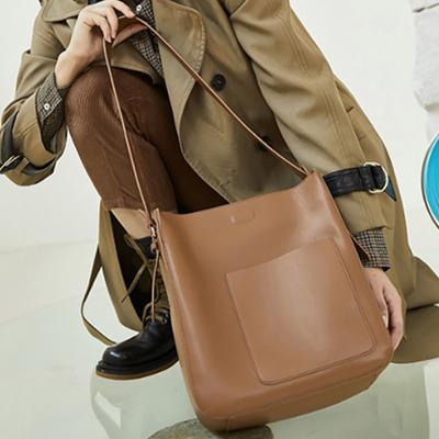 China Fashion \ Real Leather Large Capacity Ladies Comfortable \ Durable Saffiano Tote Bag Women Handbag For Shoulder Bag Wholesale Retro Genuine Ladies Shoulder Bag for sale