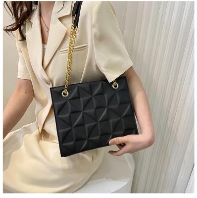 China Fashion \Sale Hiot Strap Chain Messenger Purses Fashion Handbags Comfortable \Durable Women Small Square Chain Handbags For Ladies for sale