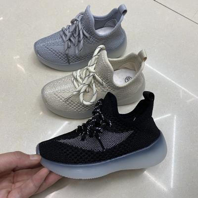 China Kids Flat Non Slip Lightweight Breathable Mesh Yeezy Running Shoes Sport Shoes Casual Sneakers Hot Sale In Saudi Arabia EA for sale