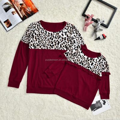 China Hot Sale Cotton Viable Soft Fabric Loose Fit Simple Color Leopard Printed Tops Mother And Me Family Matching T-shirts for sale