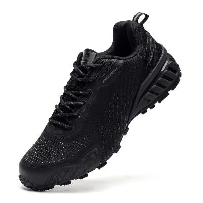 China Breathable plastic mesh hike towing running shoes brunning sneakers with high quality for sale