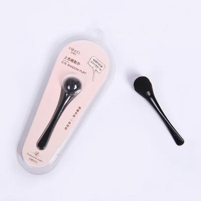 China Kuulee Good Resilience Smudge Brush Soft Surface Sponge Eye Blending Brush For Eyeshadow And Powder Application for sale