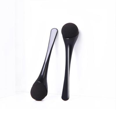 China Spot Brush Kuulee Small Spoon Shape Spherical Design Eye Brush Comfortable Flat Handle Easy Blending Makeup Apply for sale