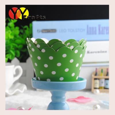 China Muffin Decoraton Green Paper Cupcake Wrappers For Weddings for sale