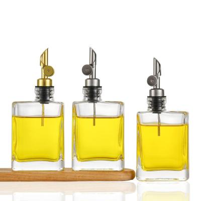 China Freshness Preservation New Product Explosion Kitchen Kitchen Automatic Opening And Closing Oil Glass Bottle for sale