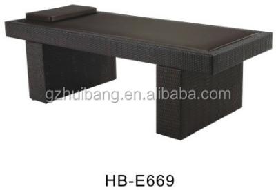 China Wooden Massage Table Beauty Salon Facial Bed For Sale HB-E669 for sale