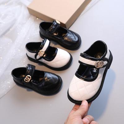 China Hot Selling Wear-Resistant PU Leather Leather Toe Girls Leather Children's 36 Yards Max Sports Shoes Black and White Material for sale