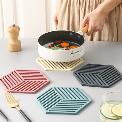 China New Viable Color Kitchen Table Utensils Hollow Out Hexagonal Silicone Bowl Pad Insulation Anti-Scalding Pad for sale