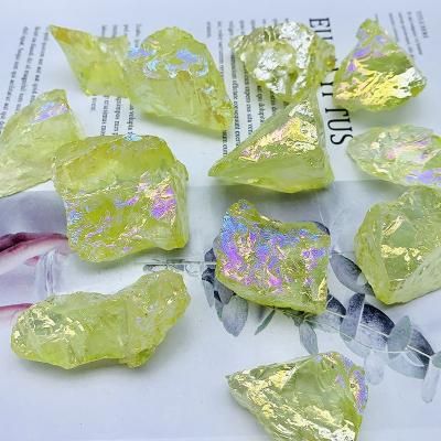 China Wholesale raw clear crystal natural quartz aura quartz corner China rough gravel stone for feng shui decoration for sale