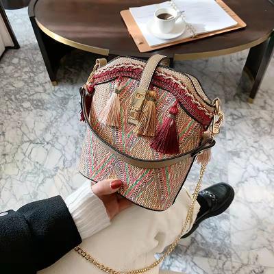 China High Quality Simple Ethnic Style Spring Shoulder Bag Simple Ethnic Straw Woven Lady Bucket Bag for sale