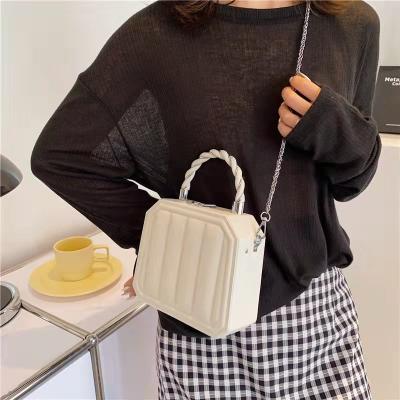 China Small Hand The Latest/Fasion New Popular Girls Summer Carry PU Cross - Body Bag Shoulder Chain Bags For Ladies for sale